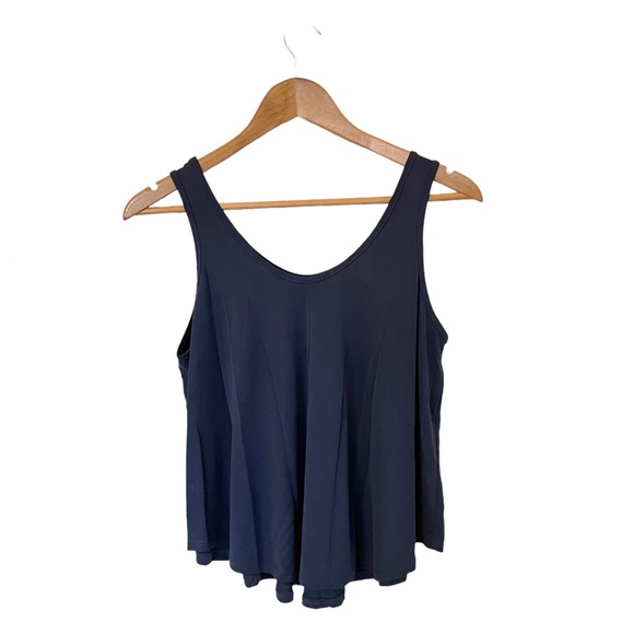 Flowy tank top in navy blue. - Picture 1 of 2